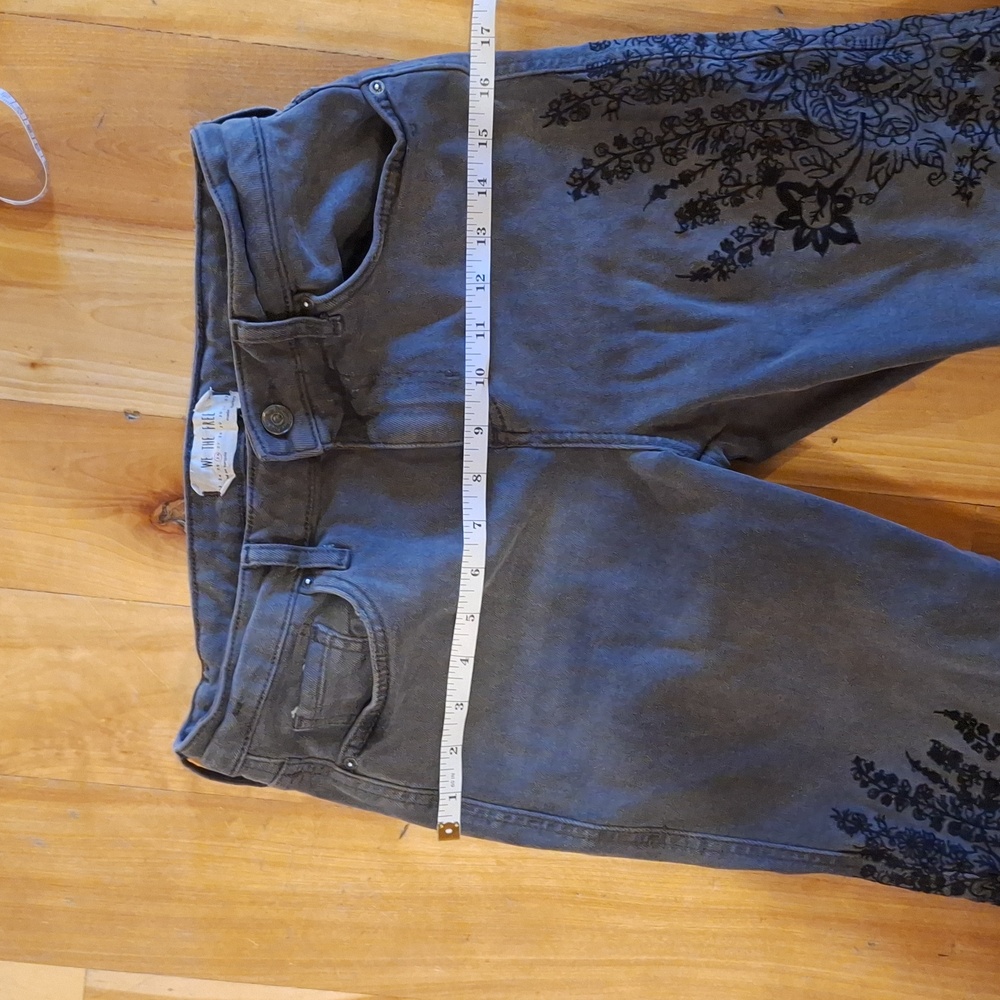 Free People cut-off Floral embroidered gray jeans Womens Size 26 Boho Stretchy - Picture 10 of 15